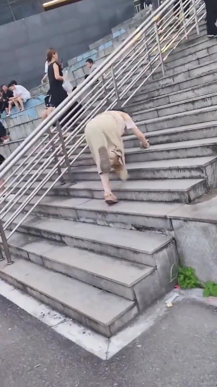 修楼梯的台阶修的不一样高真的反人类