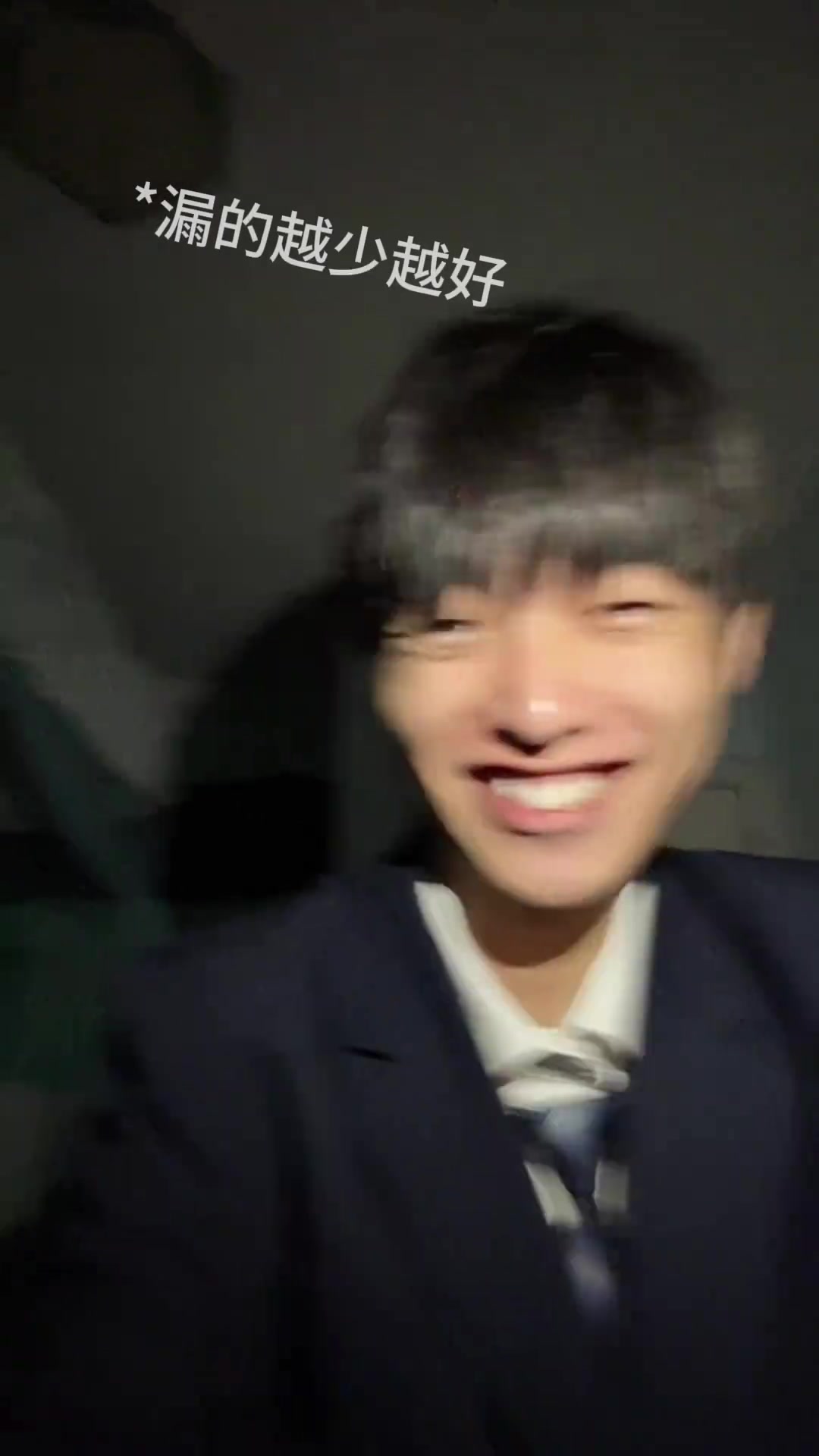 知道为啥这么多人拍照喜欢拍侧脸了不