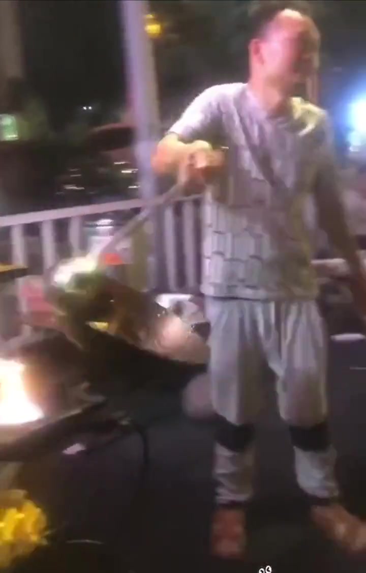 有钱的捧个钱场，没钱的帮忙找找锅