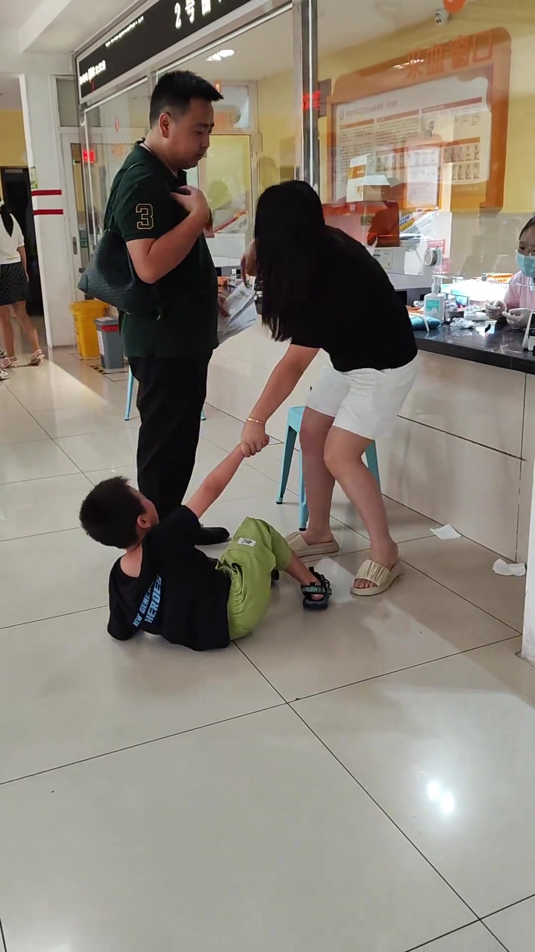 真的有靠说话就乖乖自己抽血和打针的孩子吗