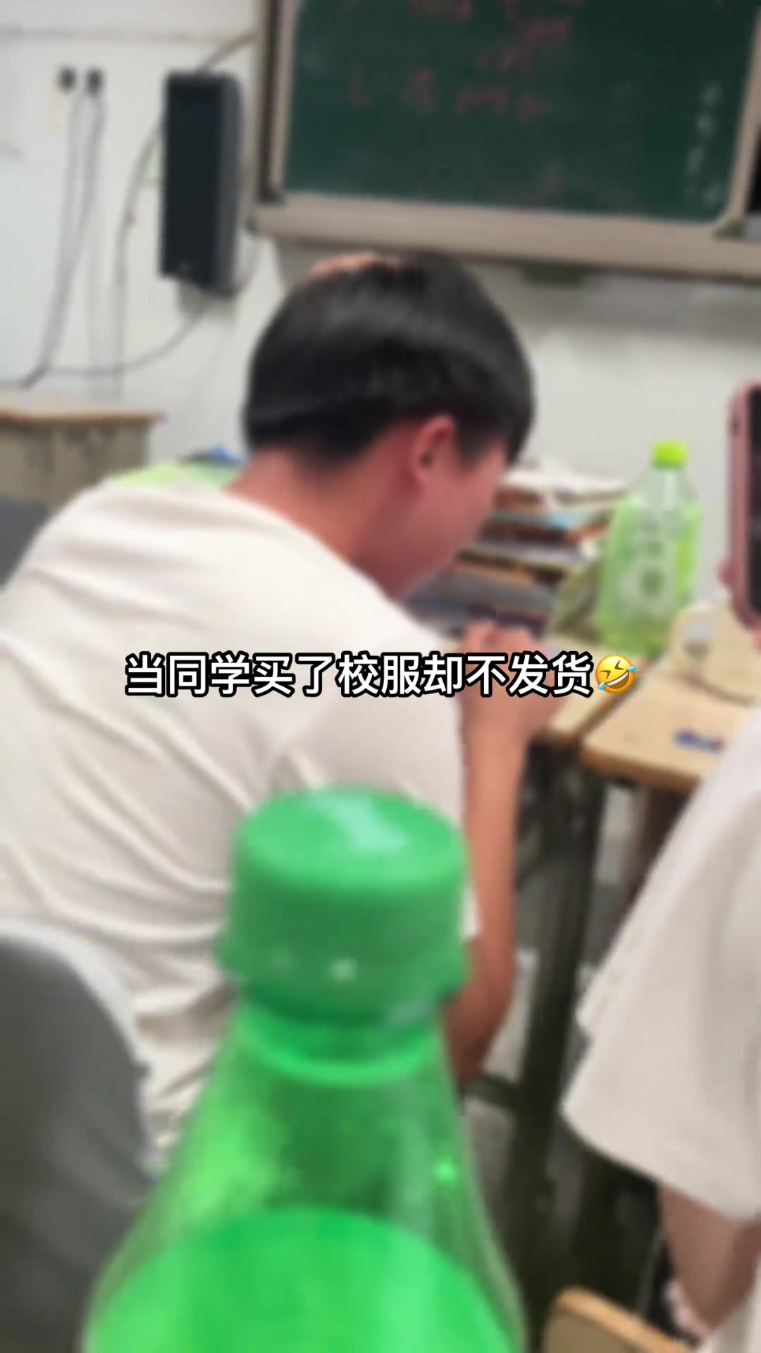 看得出他确实挺气的，肉眼可见的红温了！