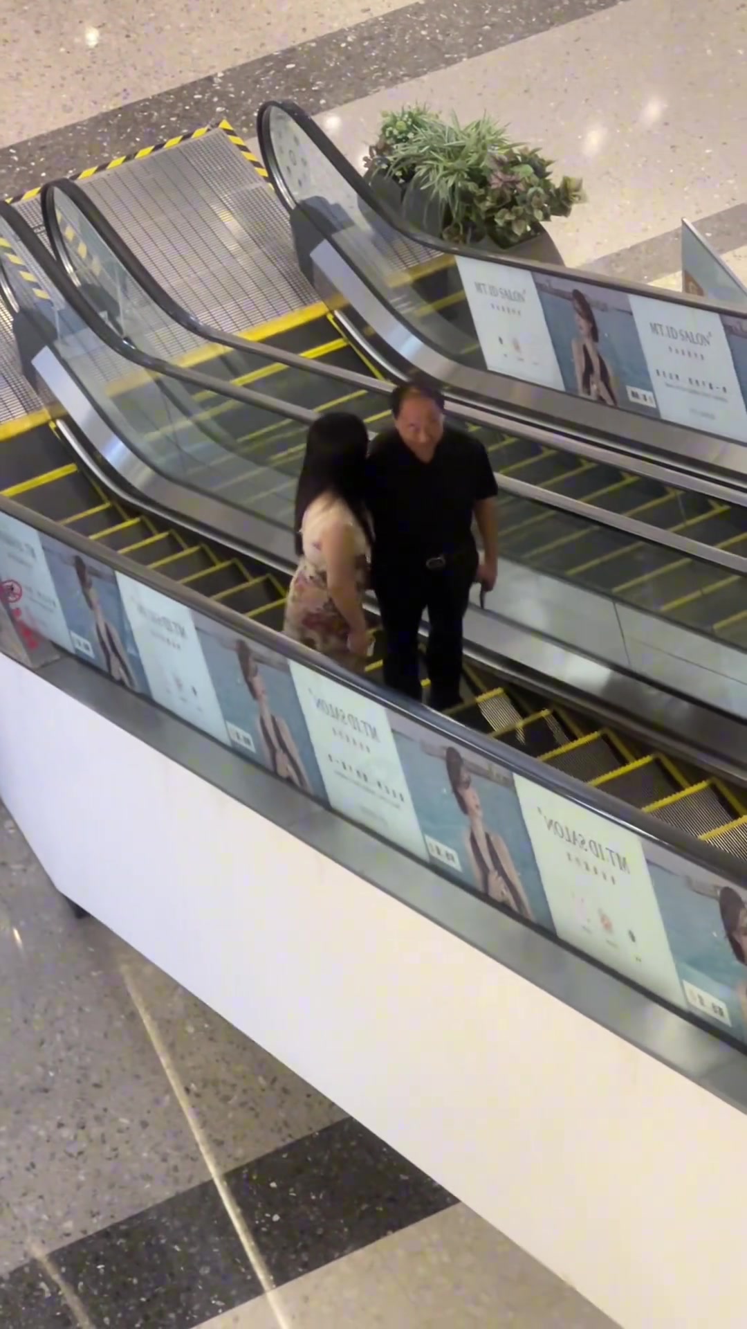 她说她喜欢海，没想到是地中海！