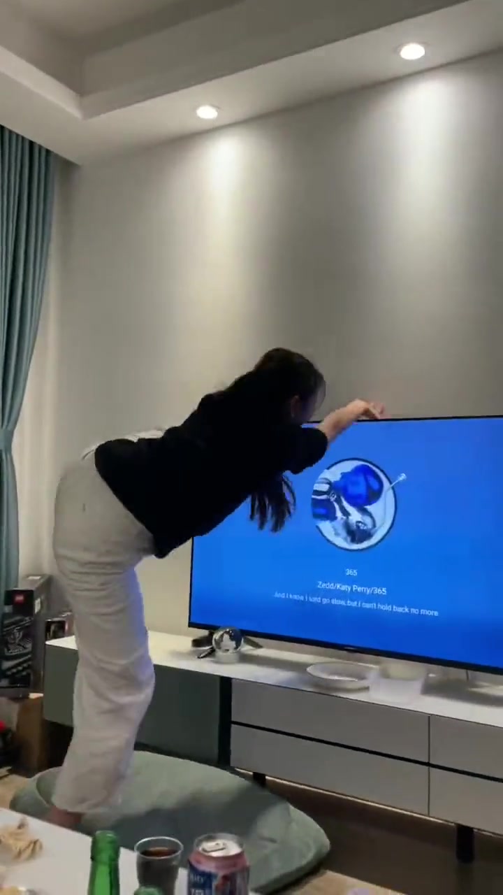 晃动证明小姐姐已经坚持不住了