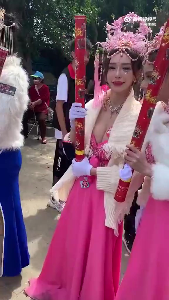 这是什么活动啊！请这么多小姐姐！我也要参加！