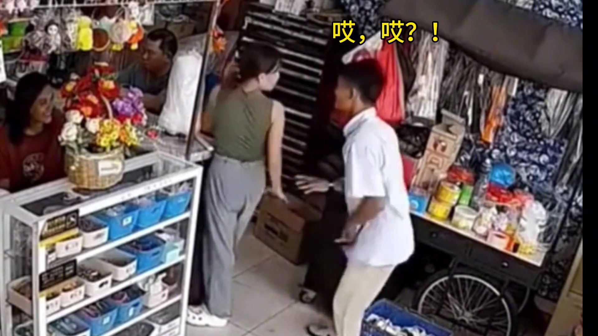 这姑娘上辈子应该是个小伙子！