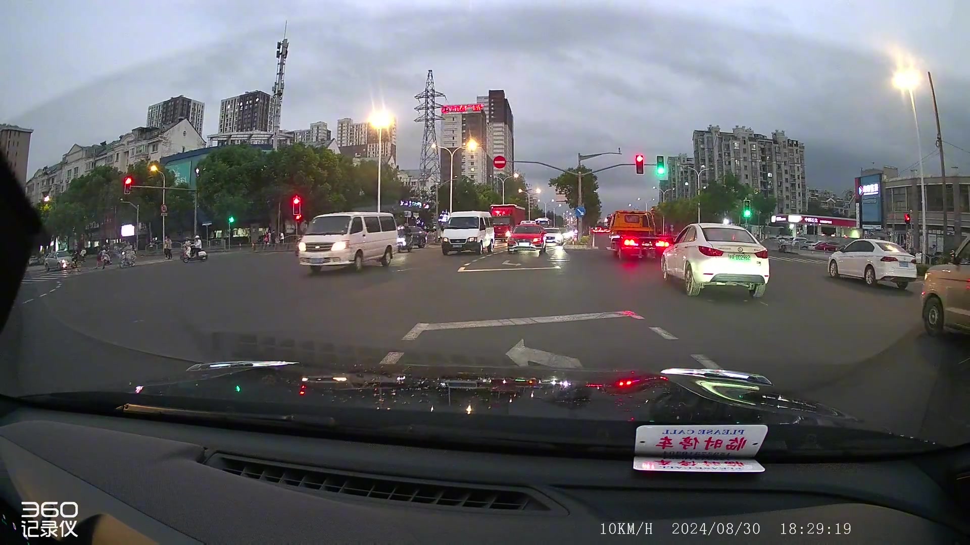 这一下估计要磕坏大动脉了！