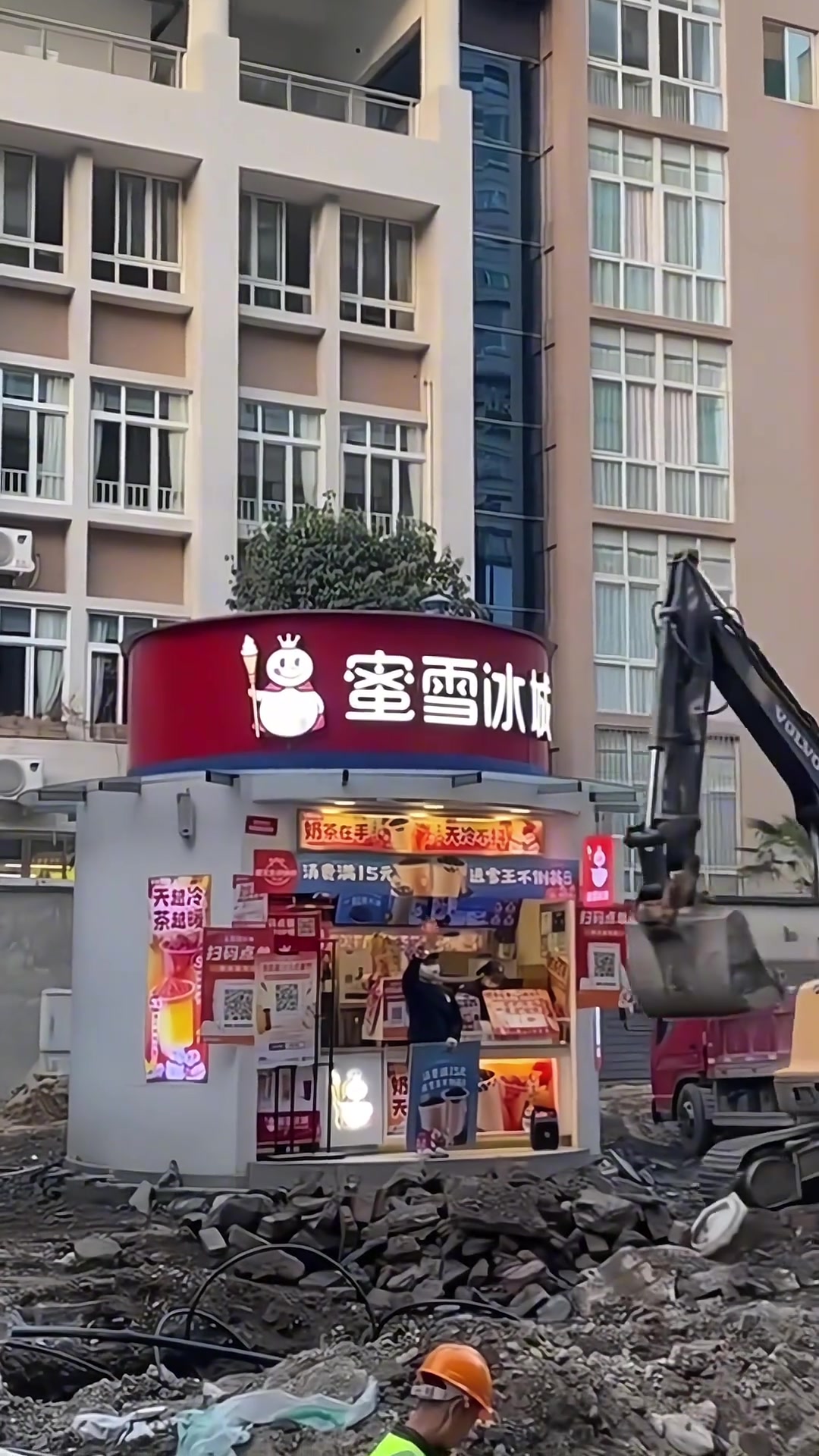 大姐，你别喊了我也想去买啊！