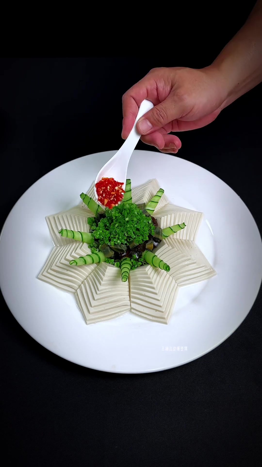 把皮蛋豆腐做成吃不起的样子！