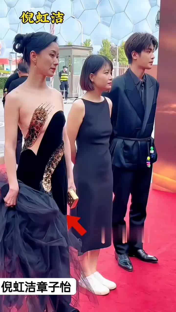 倪虹洁的礼服这是什么设计章子怡看了都震惊