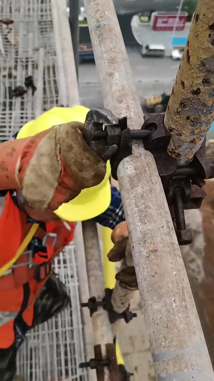 就这扳手，你给把新的都不换