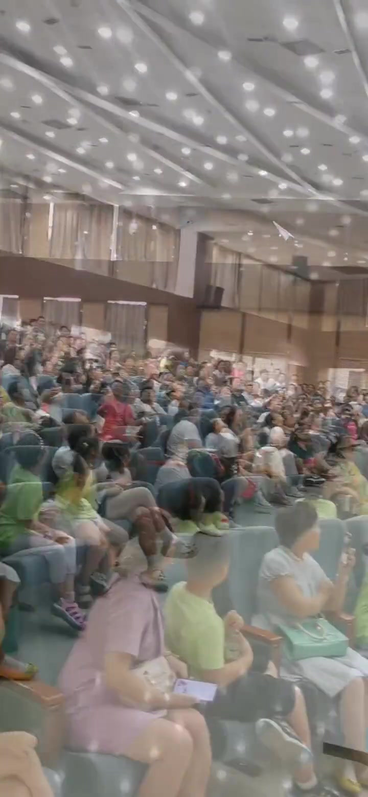 遥控！他在纸飞机里装了遥控