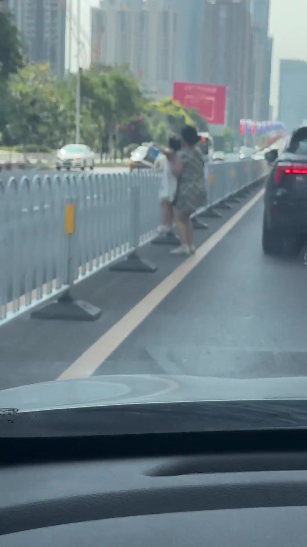 难怪有那么多熊孩子大部分是家长”以身作则“