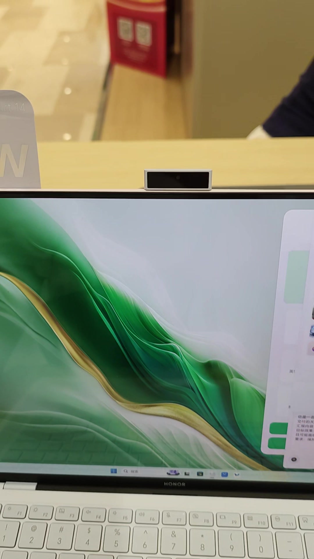 现在笔记本这么高级吗摄像头侧边弹出，吸附使用，正反都可以吸