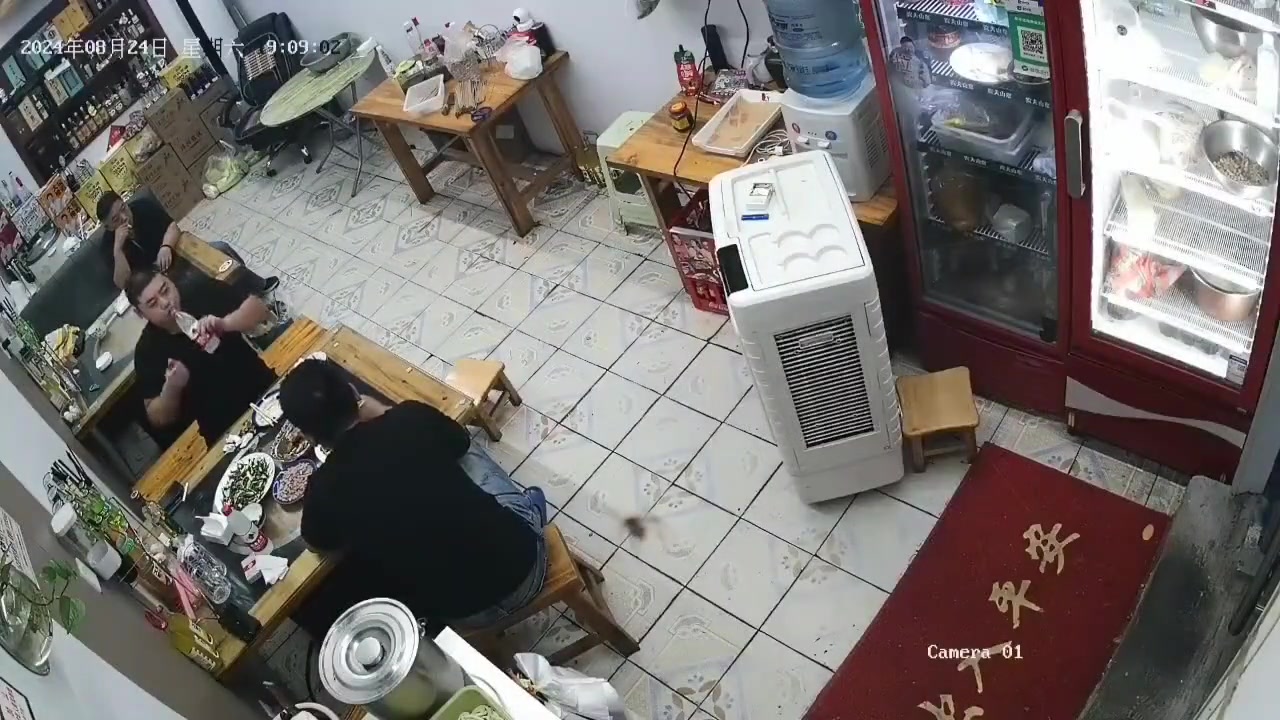 吃饭送强力刮痧！真是太倒霉了