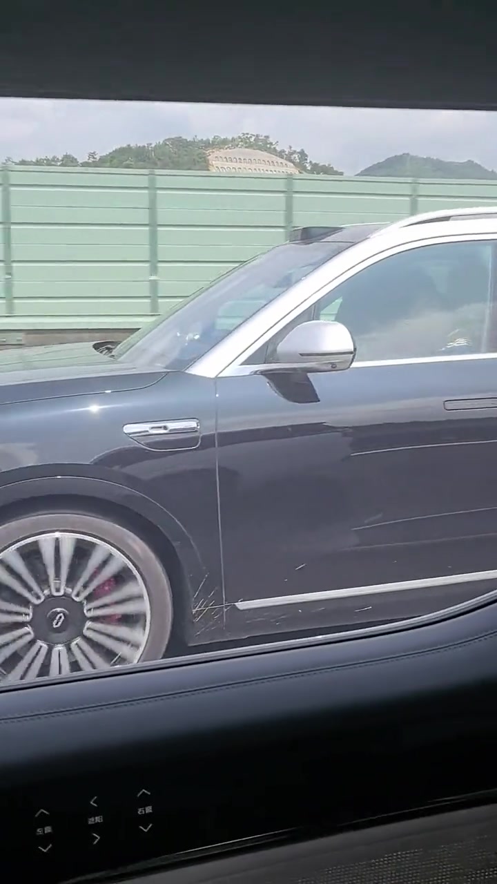 对自动驾驶技术信任到这种程度了吗