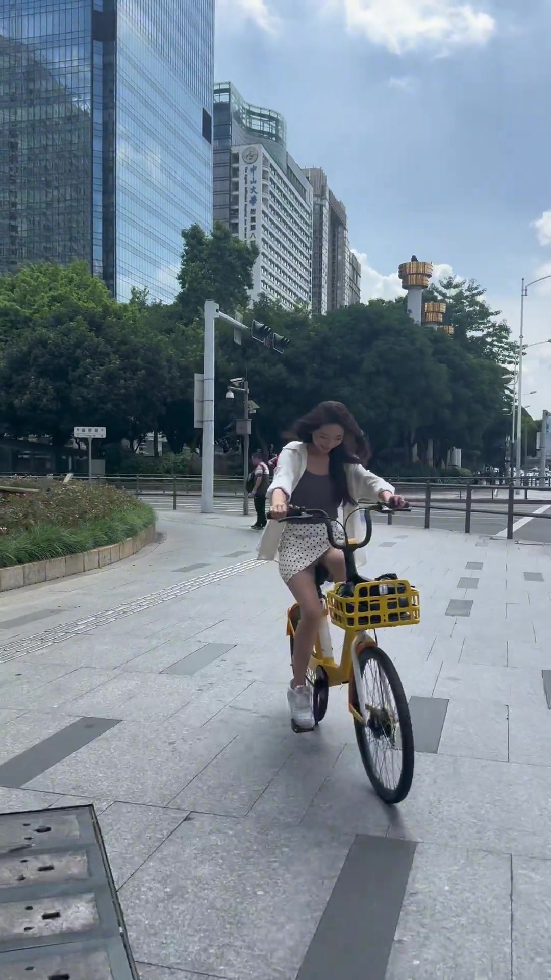 一看就是刚毕业的女大学生！满满的青春气息