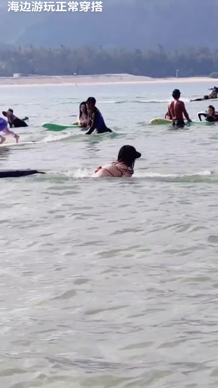 小姐姐学了那么久的冲浪，怎么练板都上不去啊