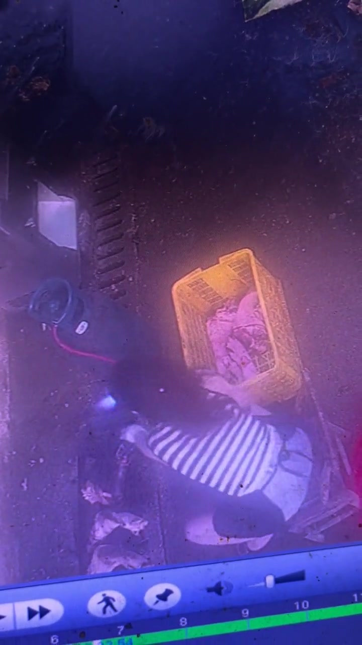 女子意外点燃煤气罐，竟然淡定处理！这行为对吗