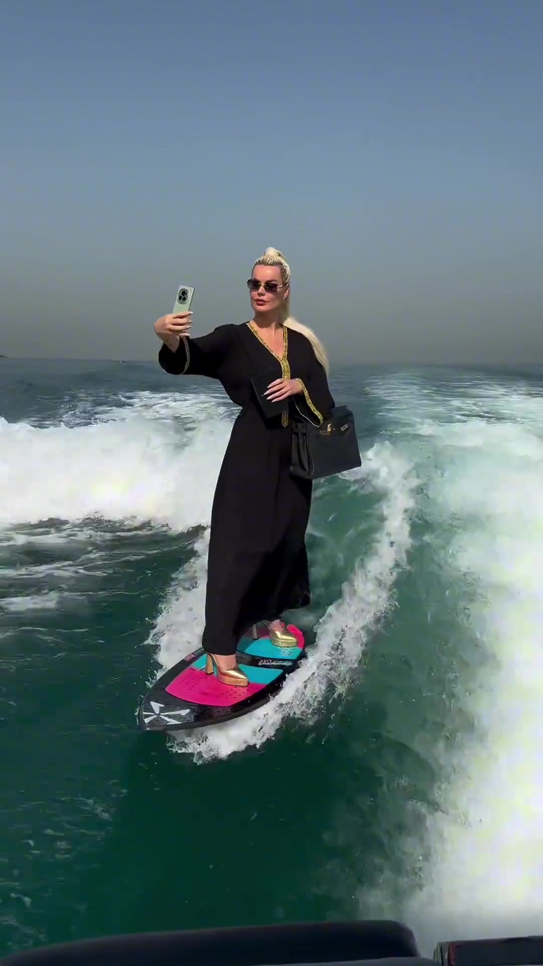 绝！真的很喜欢这种很癫又很优雅的感觉