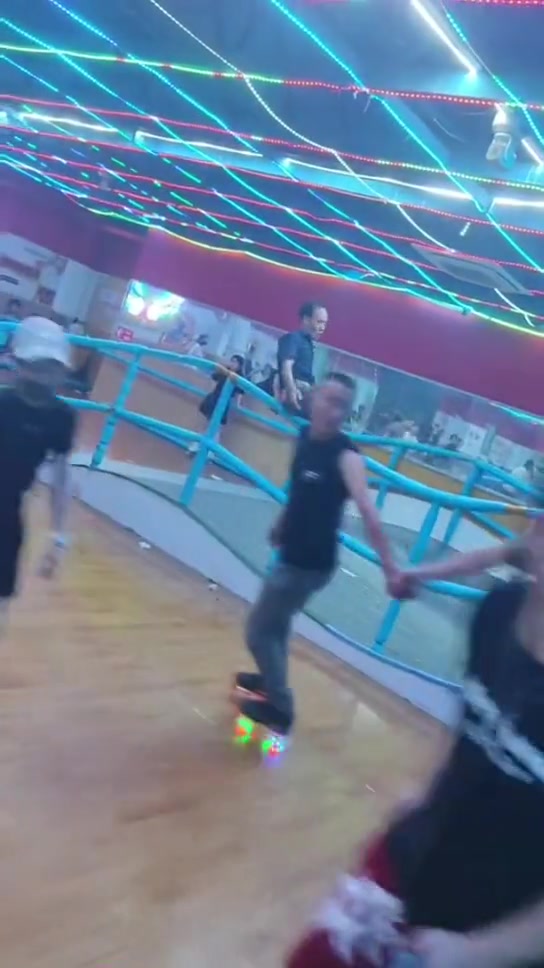 这套动作当年在溜冰场可以横着走！