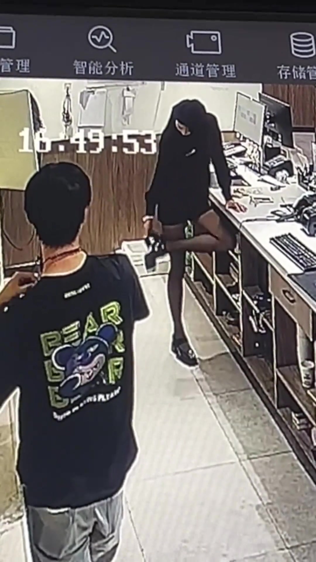 这鞋的质量也太差了吧...