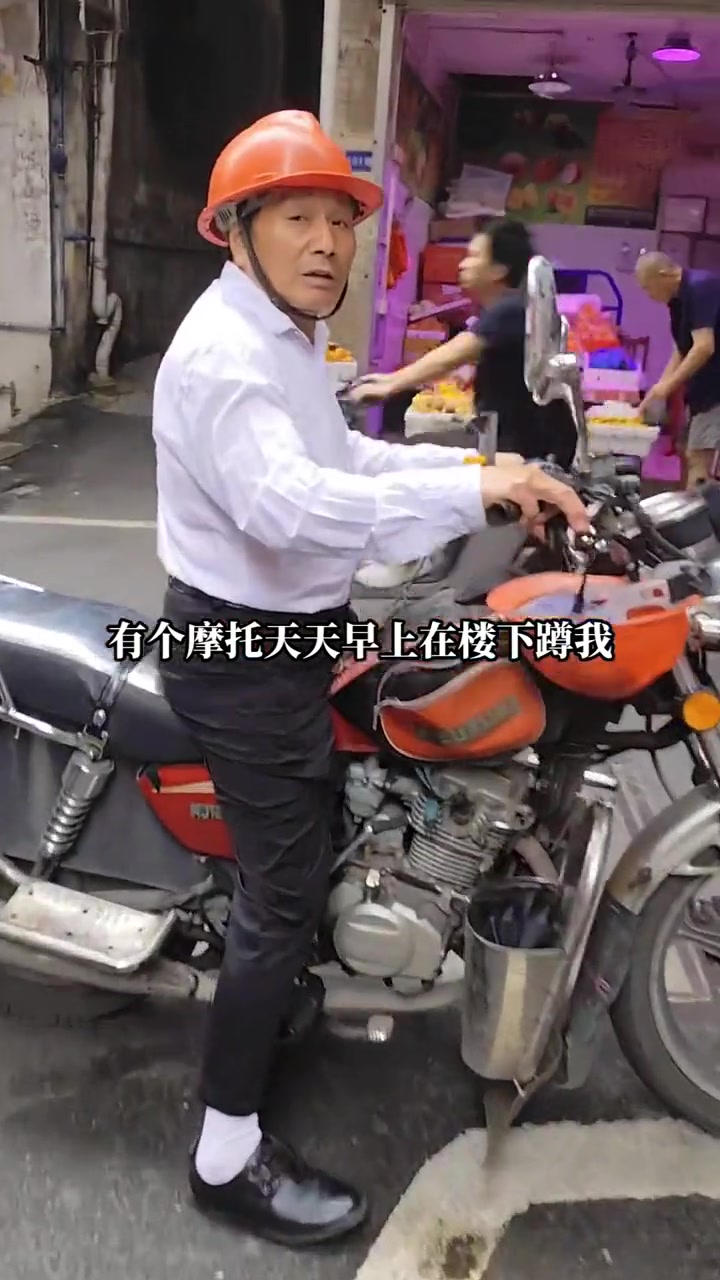 这师傅能接到单有原因的，西装白衬衫的