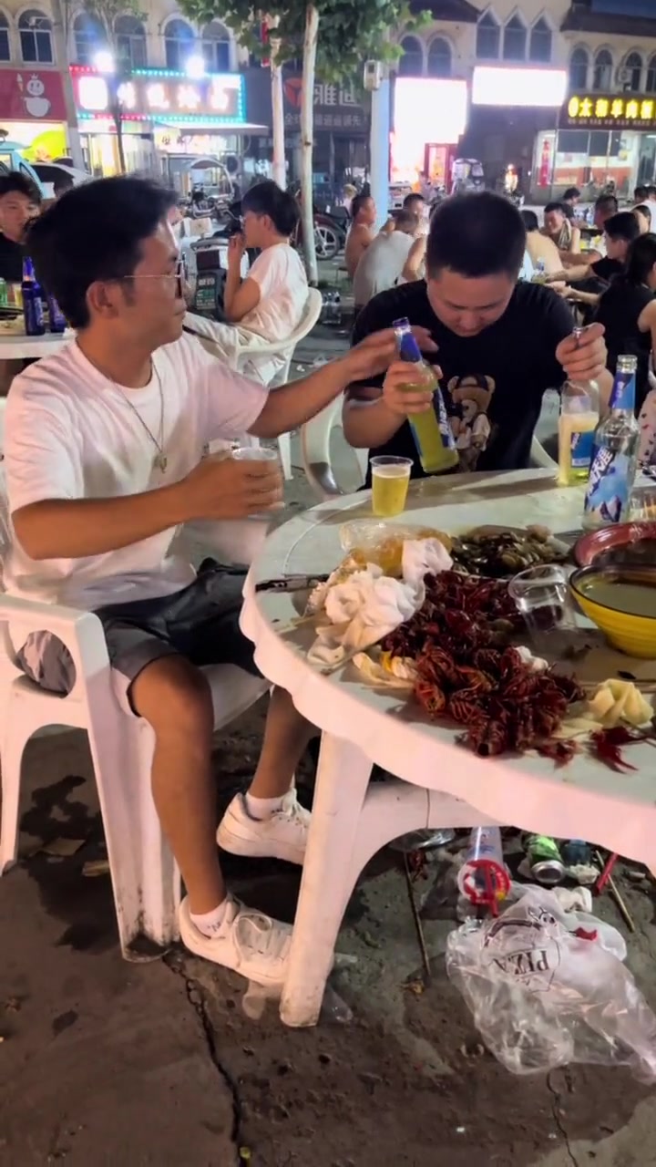 你俩能坐一桌是有原因的