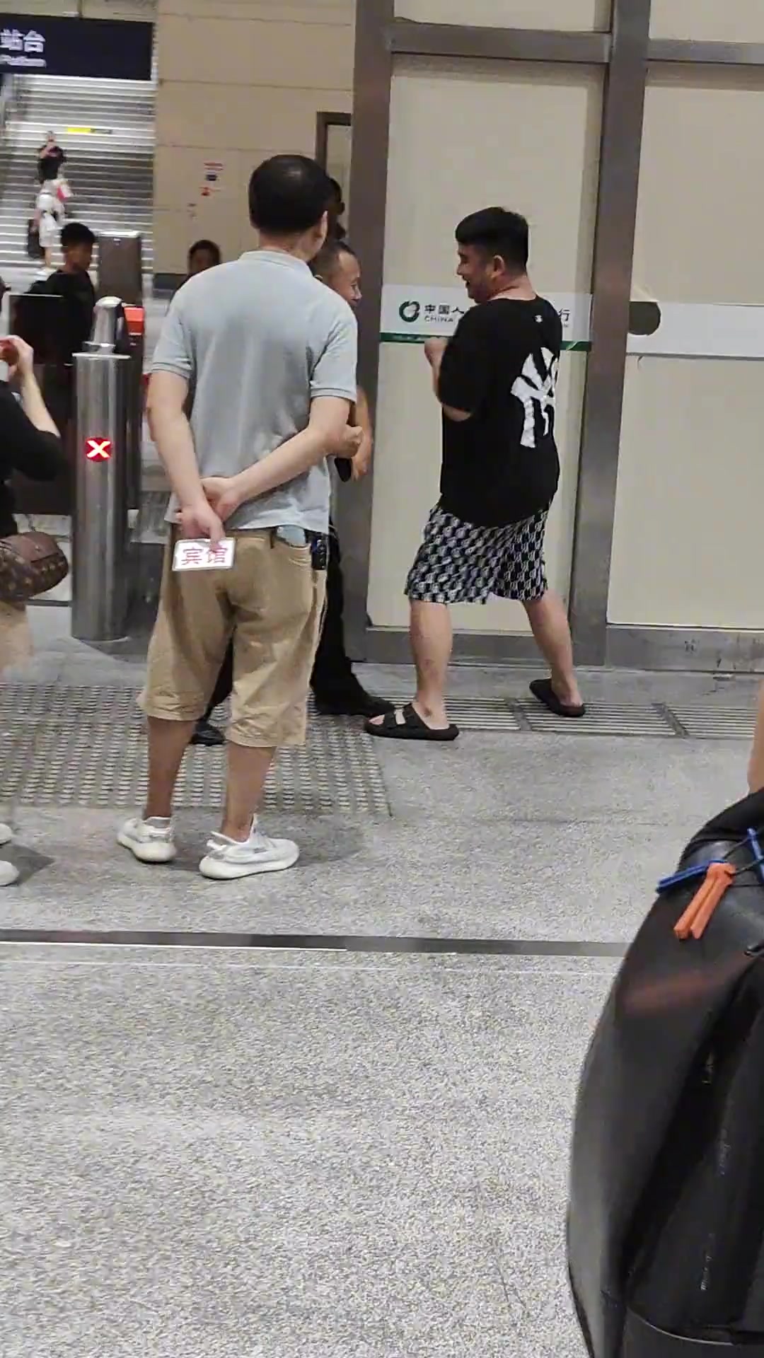 再不拉架，他们俩就和好了！