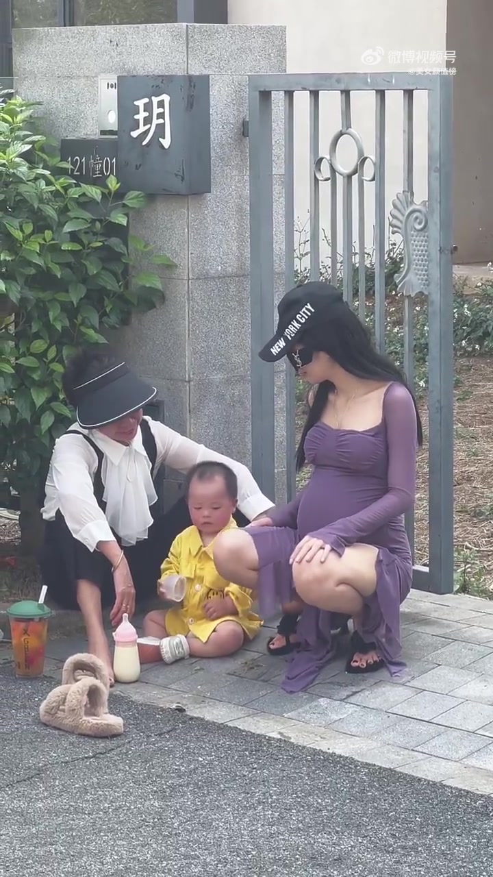 站起来那一刻孩子脸瞬间变长