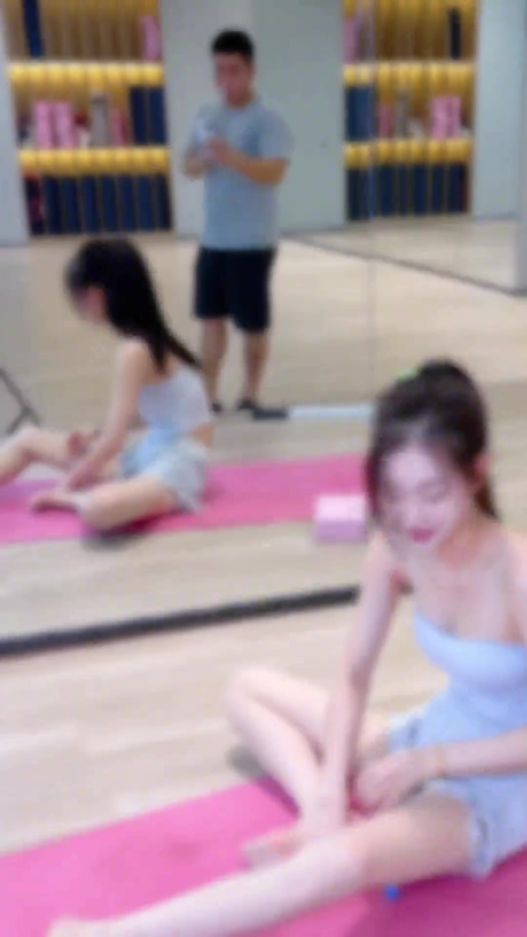 你跟我讲瑜伽教练是个男的