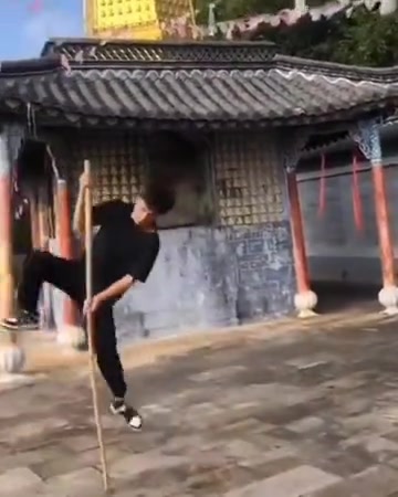 虽然不该笑，但是真的忍不住