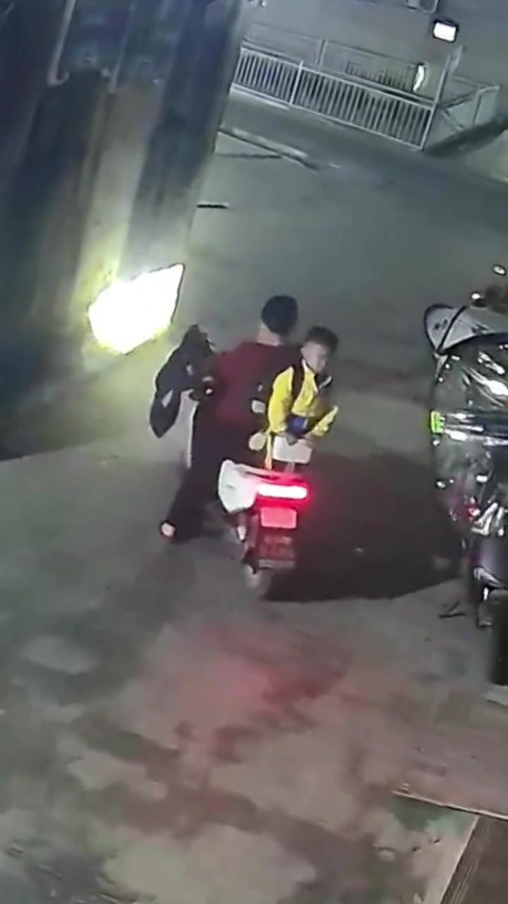 小孩不懂事，大人也不懂