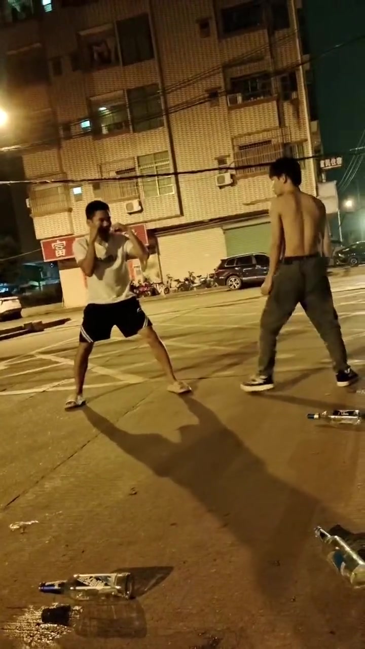 兄弟不服，非要让别人露一手