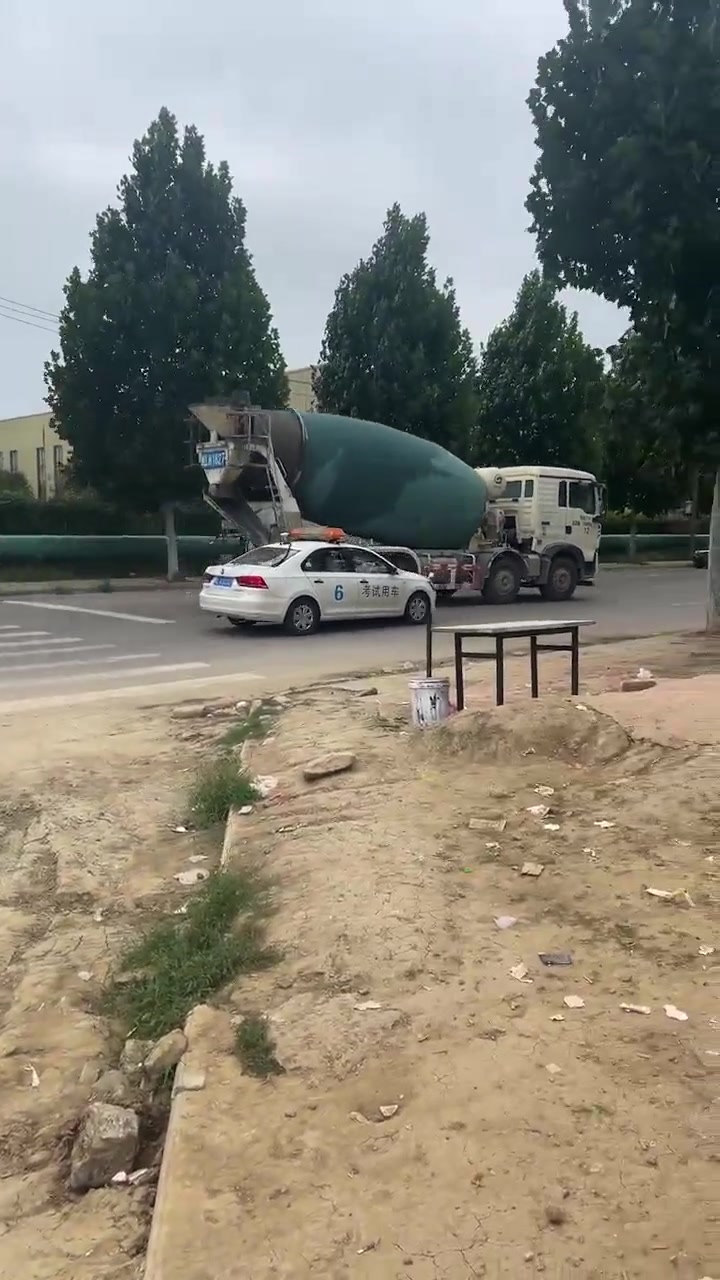 这车到底是故意的还是刹不住