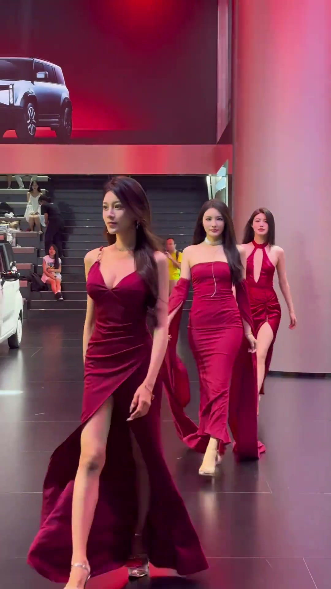 至少她们长得各有特色吧