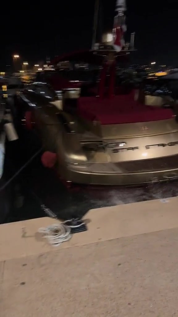 你好小姐姐，不能躺在海水里面睡觉喔