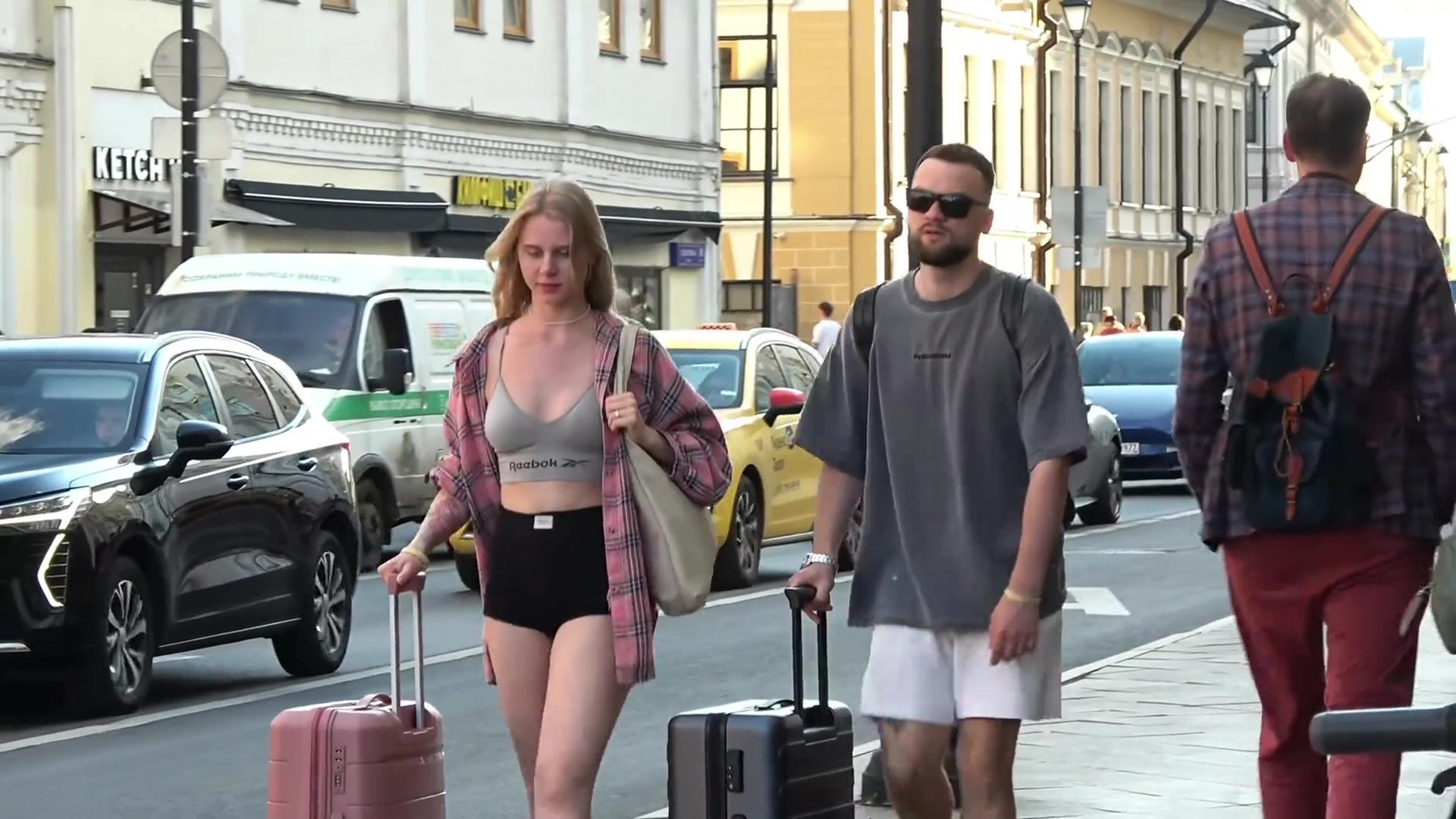 俄罗斯街头看到的穿搭，和我们还是有点区别的