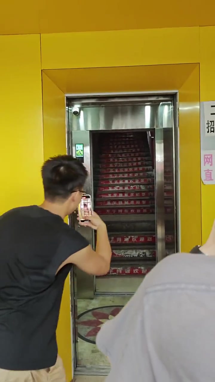 你以为它是电梯，其实是个楼梯！