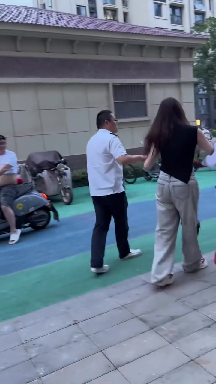 这女的是喝了多少，才能做到看似清醒又迷糊的