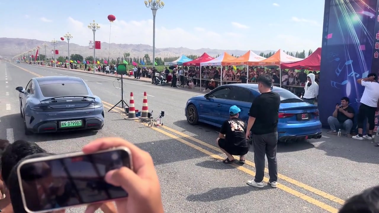 起步就输小米汽车一大截，这比赛有什么意义呢