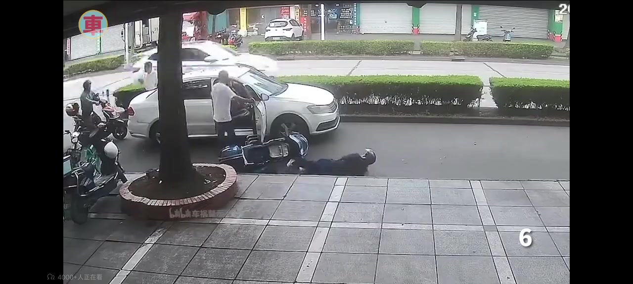 传说中的祸不单行，这司机倒霉了！