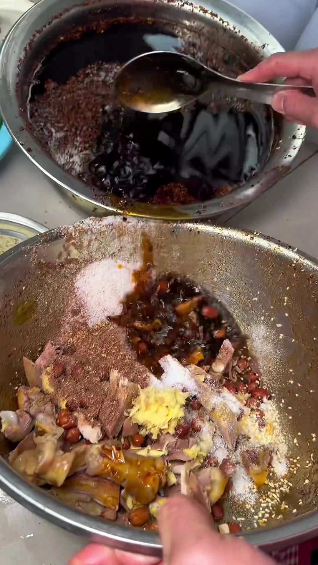 这调料都比鸡重了吧