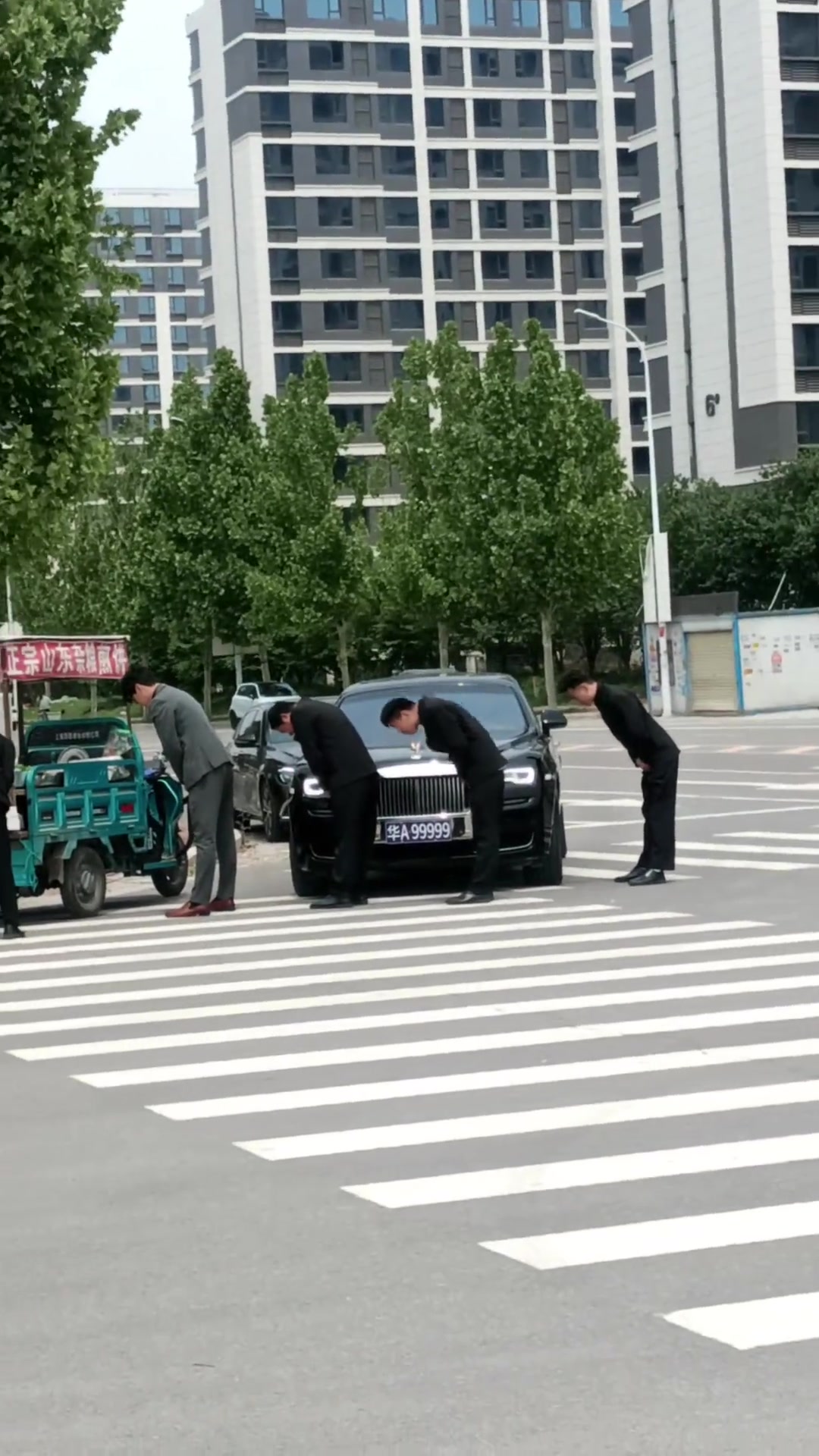 地摊姐秒变凤凰这是什么天才网剧！