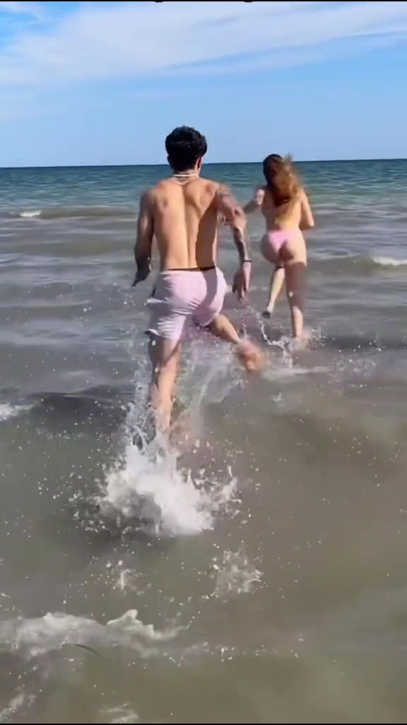 换成是你，跑几步能抓到她