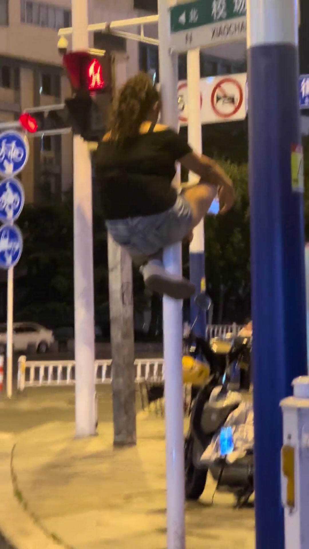 其实挺佩服她的一直在做自己