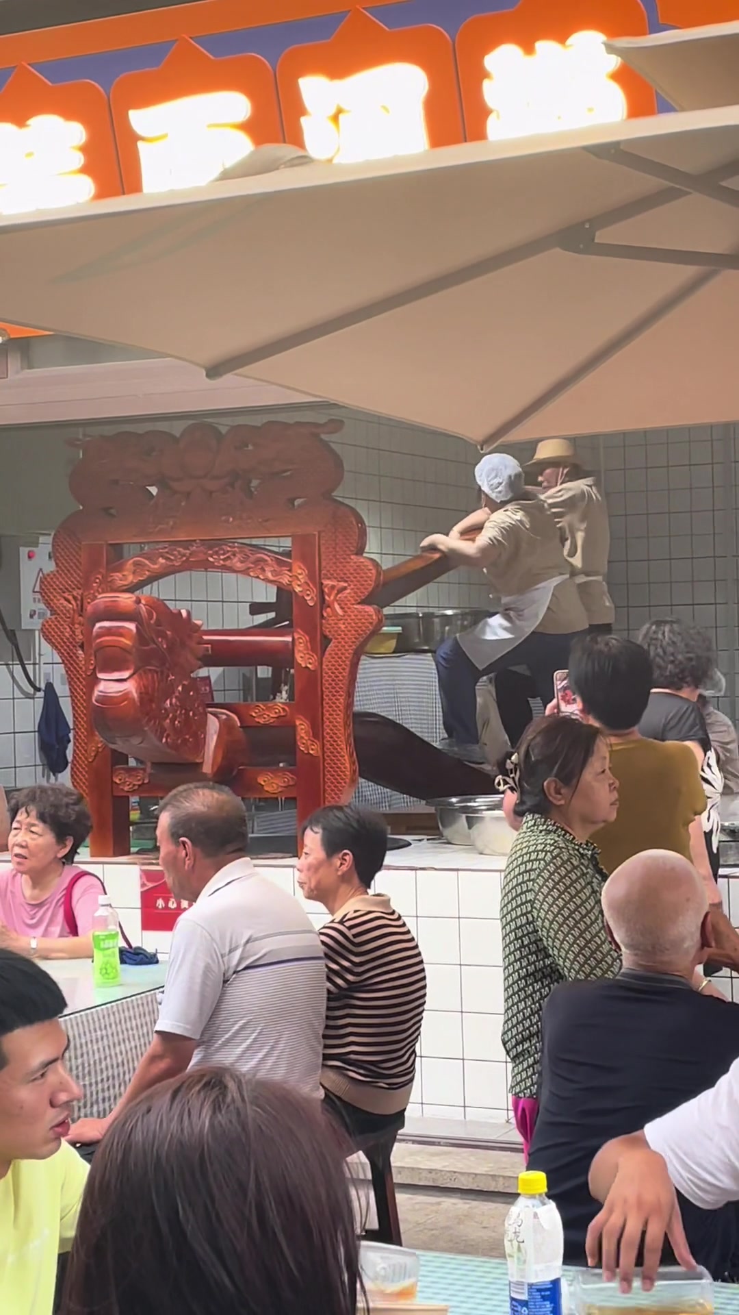 来山西吧，吃屁股压出来的河捞面