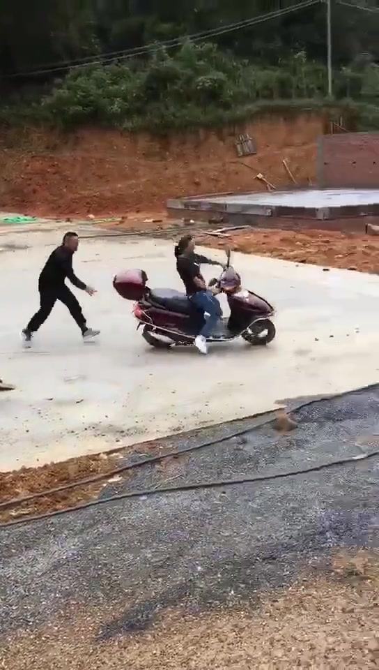 兄弟们，怎么样才能快速的让老婆学会开车