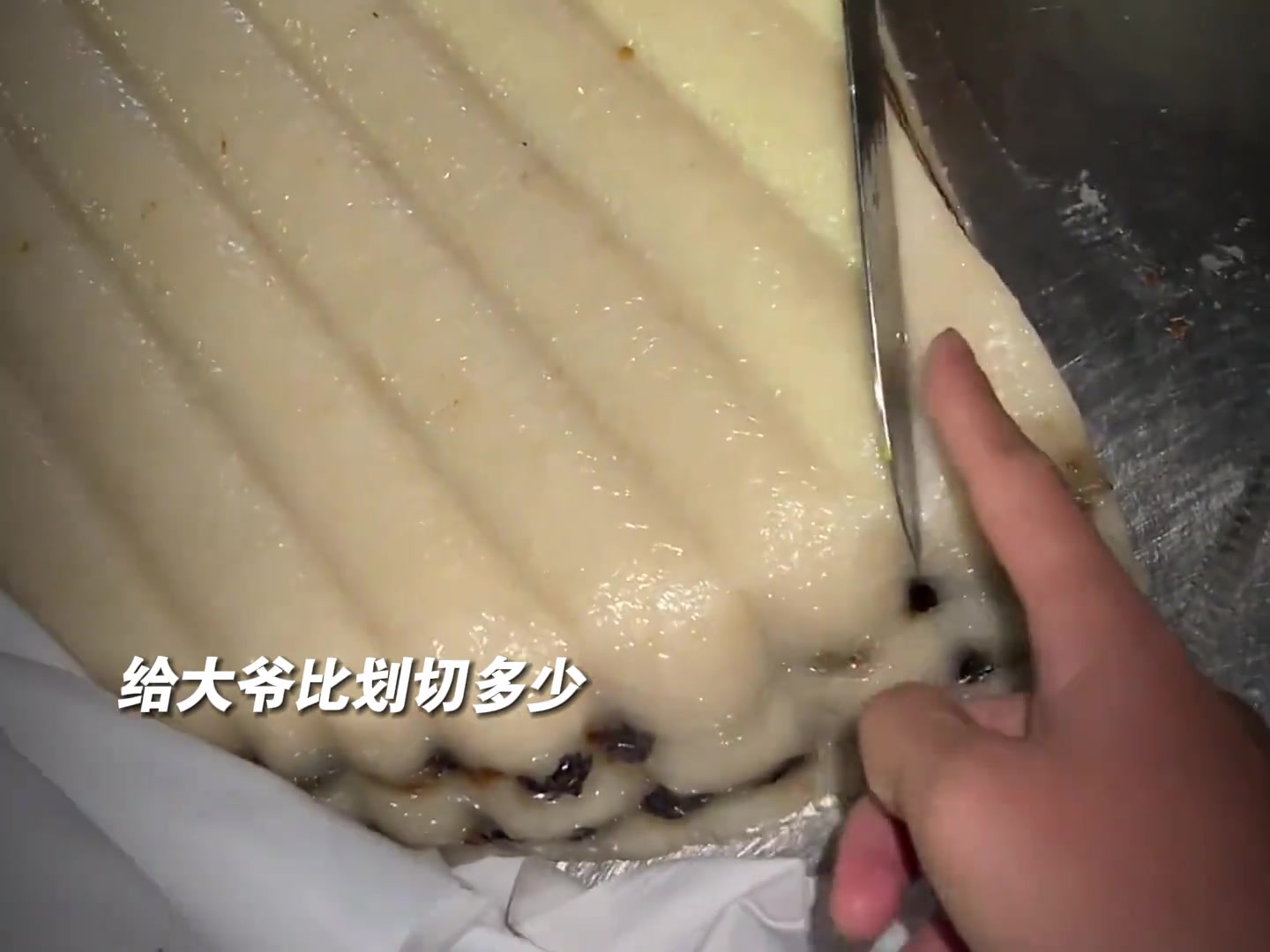 大爷：小伙子别走啊左边那块才是你的！