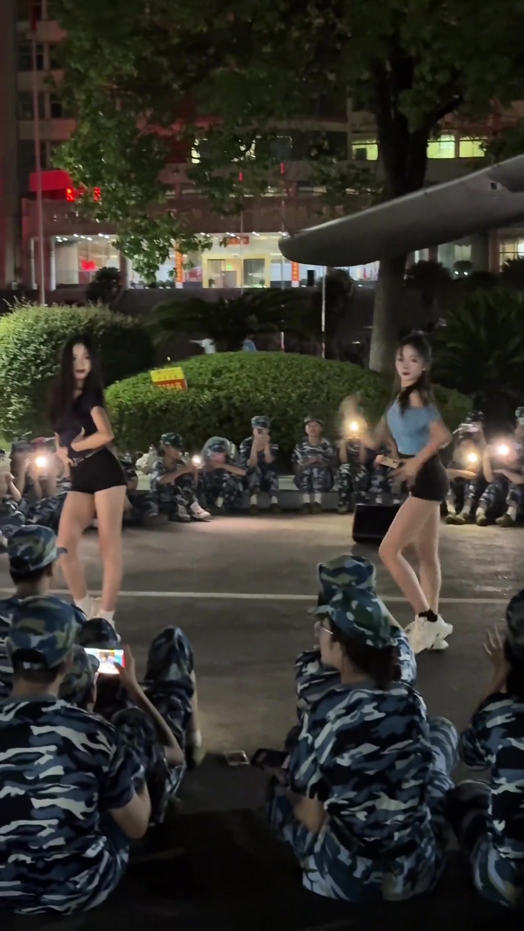 军训时能看到这种，没白吃苦