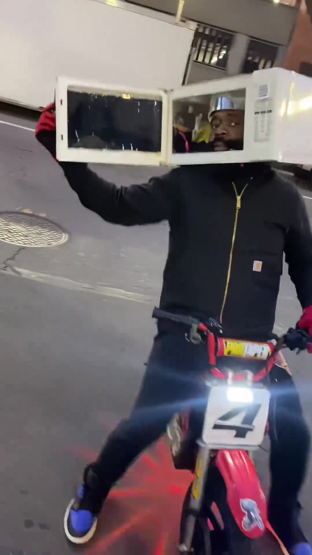 纽约街头真是太热闹了...